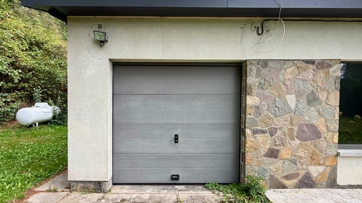 --- NOUVEAU --- Bungalow quatre façades avec 2 chambres, ...