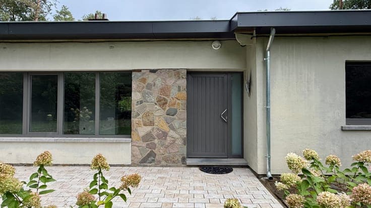 --- NOUVEAU --- Bungalow quatre façades avec 2 chambres, ...