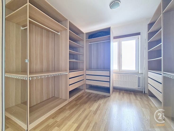European School, spacious 6-bedroom house with courtyard