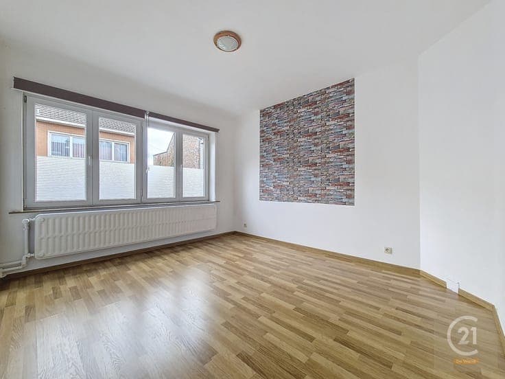 European School, spacious 6-bedroom house with courtyard