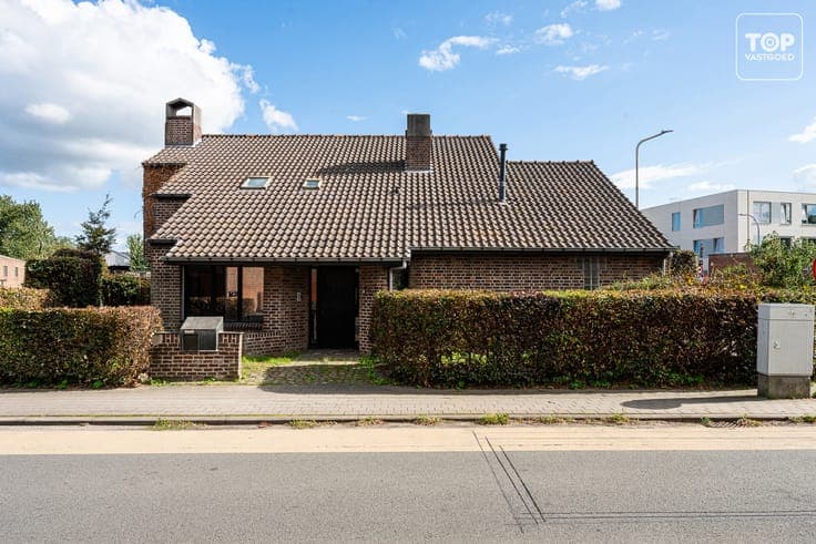 Architecturale woning met 4 slaapkamers en dubbele garage