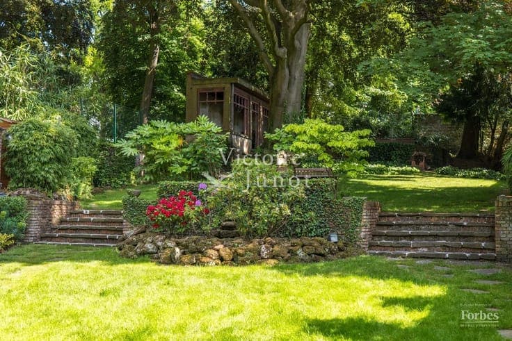 Exceptional Townhouse in a Prime Location