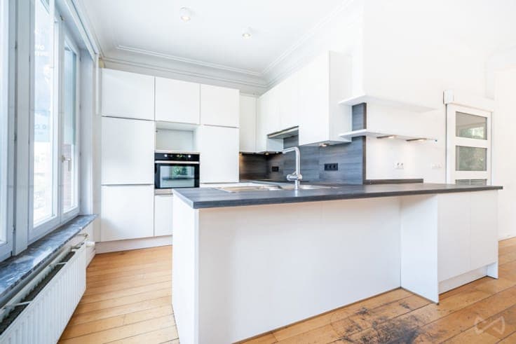 Three-sided single-family house in Uccle - to be renovated