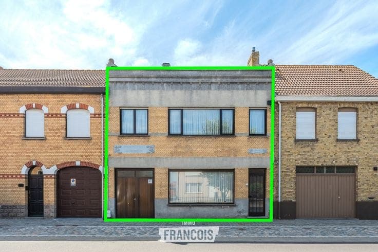 Family home to renovate on a generous plot (514 m2) with 5 …