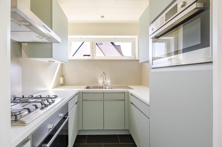Bel-etagewoning met open zicht, tuin en garage met oprit
