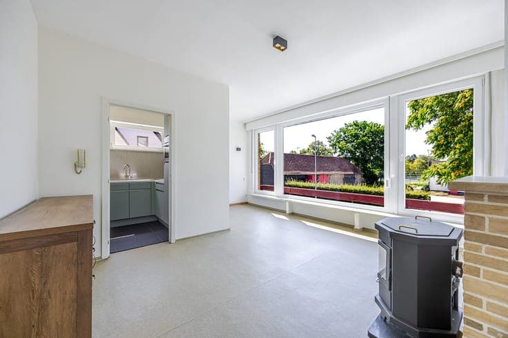 Bel-etagewoning met open zicht, tuin en garage met oprit