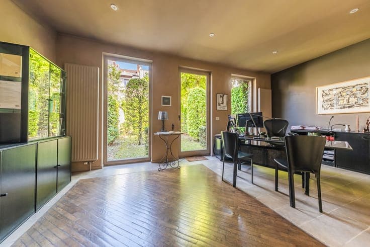 A charming mixed-use building comprising 3 units and garden