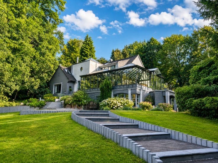 Exclusive doctor's house