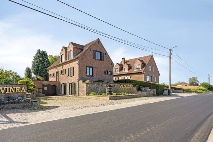 3-bedroom villa with office space & storage