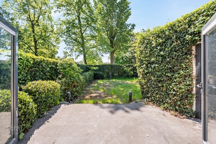 Ruim (en ook groot) huis op Linkeroever met praktijkruimt...
