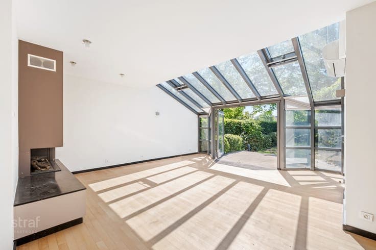 Ruim (en ook groot) huis op Linkeroever met praktijkruimt...