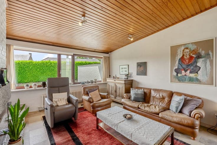 Te renoveren woning, gelegen op een perceel van 7 are 14 ...