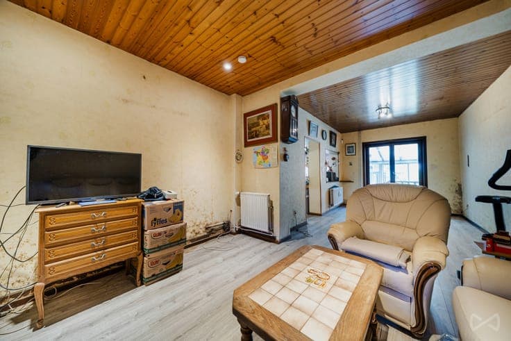 House in need of complete renovation in Wiener area