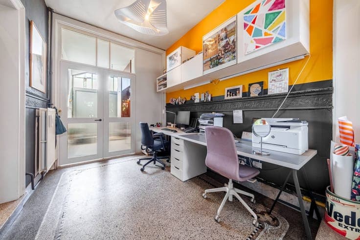 Ready to move in townhouse with spacious outbuilding
