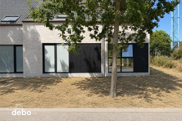 Halfopen energiezuinige nieuwbouwwoning met 3 slaapkamers...