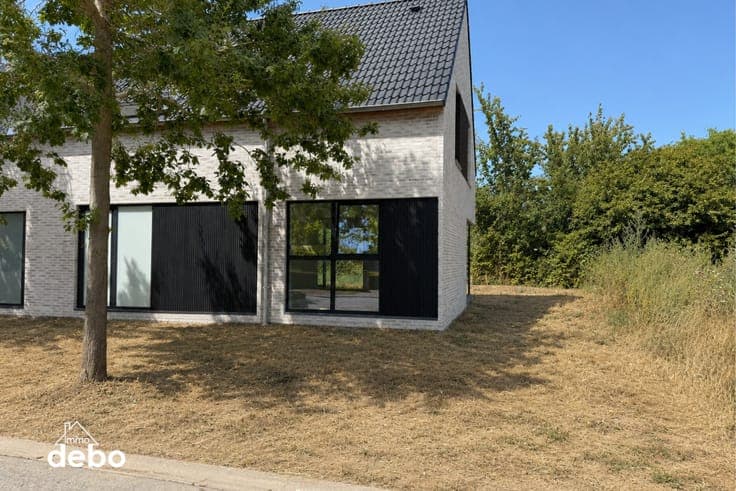 Halfopen energiezuinige nieuwbouwwoning met 3 slaapkamers...