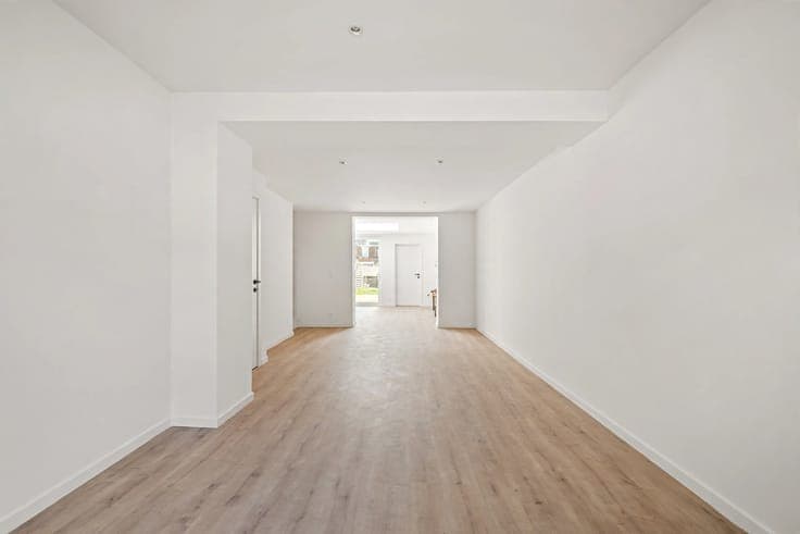 Move-in-ready 3-bedroom home with a garden and in-floor heat