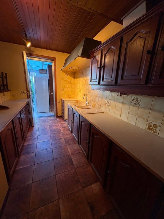 HOUSE OF 350M2 REQUIRING RENOVATION WITH 3 RECOGNIZED UNITS