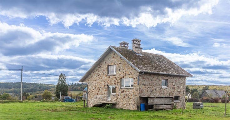 4-Bedroom Villa for Renovation with Garage and Garden