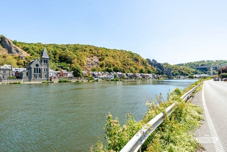 A beautiful family home on the banks of the Meuse, with a s…