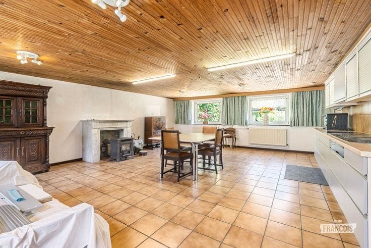 A beautiful family home on the banks of the Meuse, with a s…