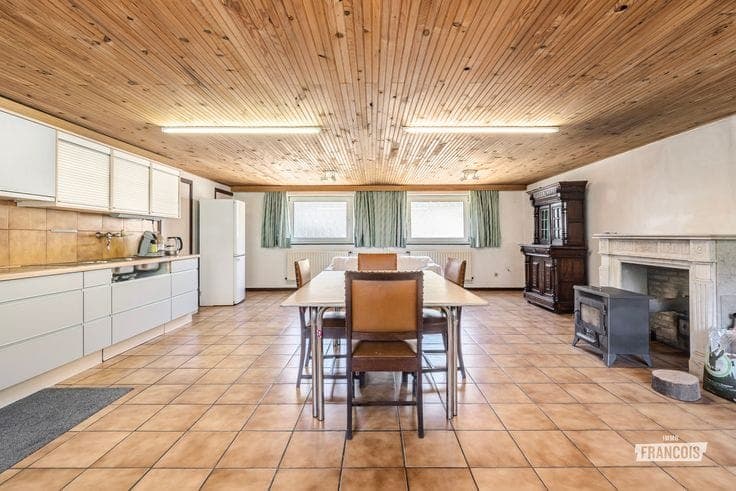 A beautiful family home on the banks of the Meuse, with a s…
