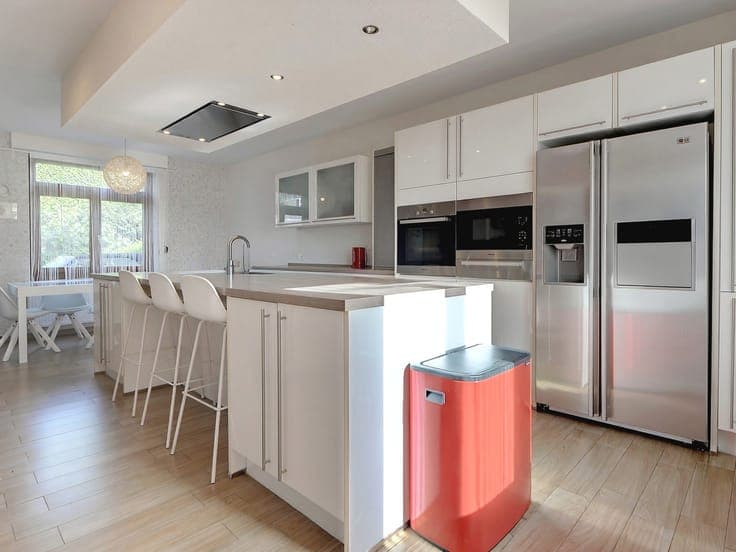 TWO-FAMILY HOUSE (3-bed. duplex apartment + 1-bed. studio)