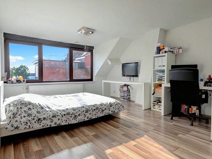 TWO-FAMILY HOUSE (3-bed. duplex apartment + 1-bed. studio)
