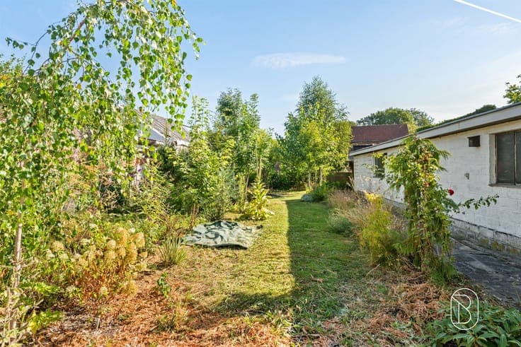 Ruime woning met werkplaats van 200 m² en diepe tuin