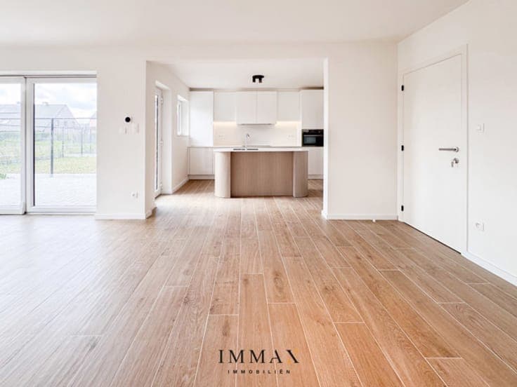 Semi-detached house with 4 bedrooms, a sunny garden & garage