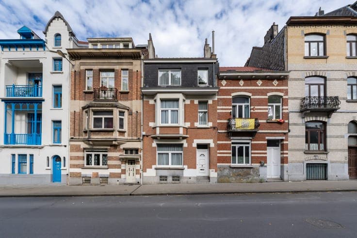 FOREST - Brussels house ± 230 m² (4 bed/2 shower/terrace)