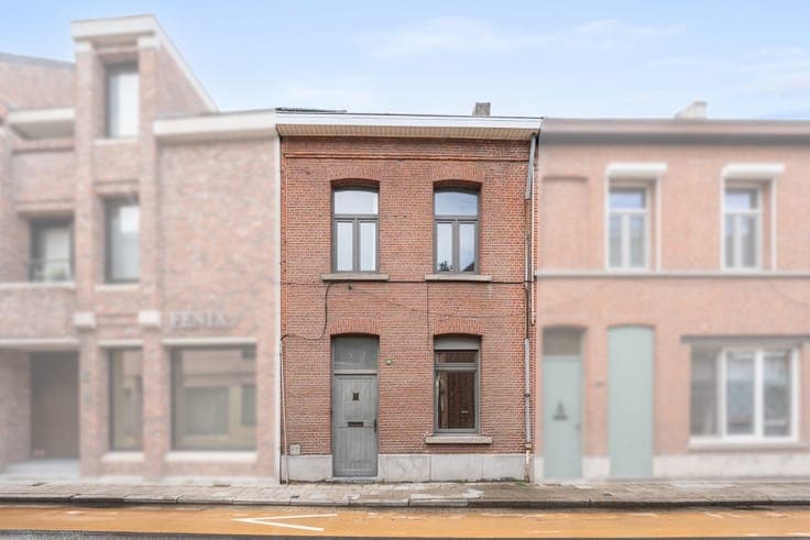 House with courtyard in Hamme centre