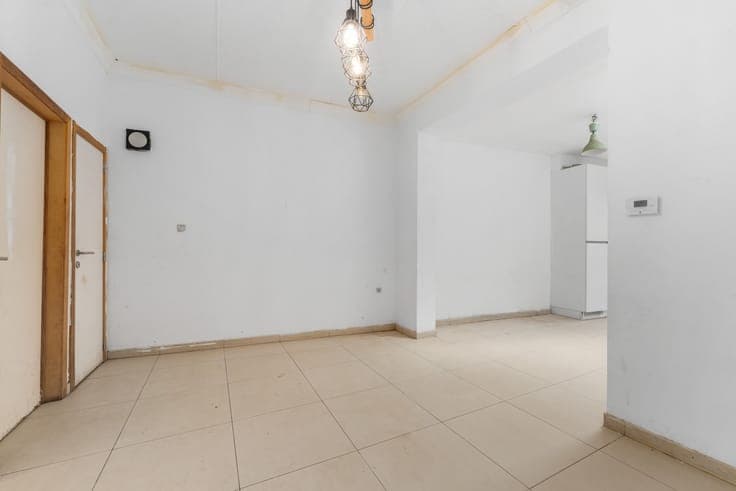 House with courtyard in Hamme centre