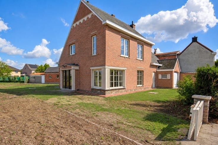 Bright three-bedroom house with a spacious garden for sale in Berlare