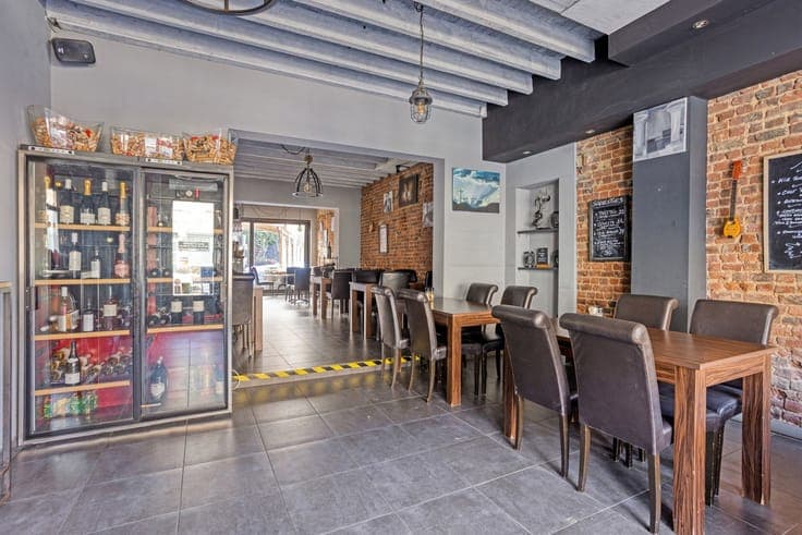 Commercial property with hospitality business and apartment