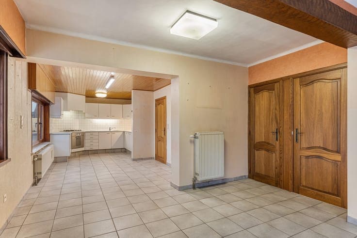 Te renoveren woning op ruim perceel met tal van mogelijkh...