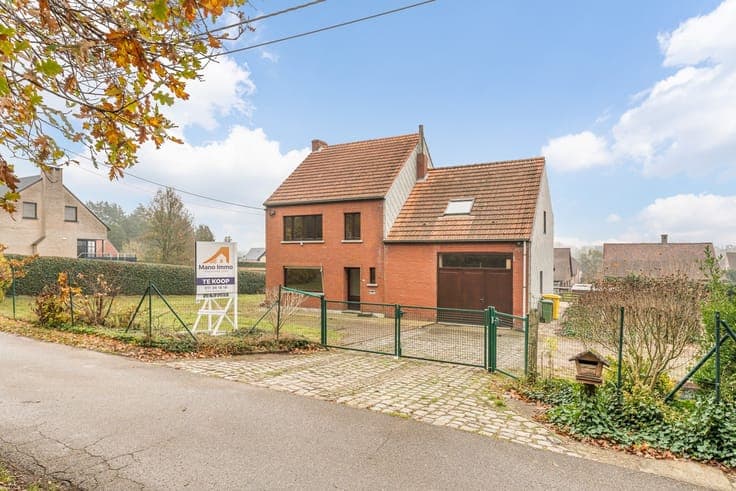 Te renoveren woning op ruim perceel met tal van mogelijkh...