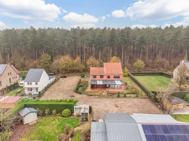 Te renoveren woning op ruim perceel met tal van mogelijkh...