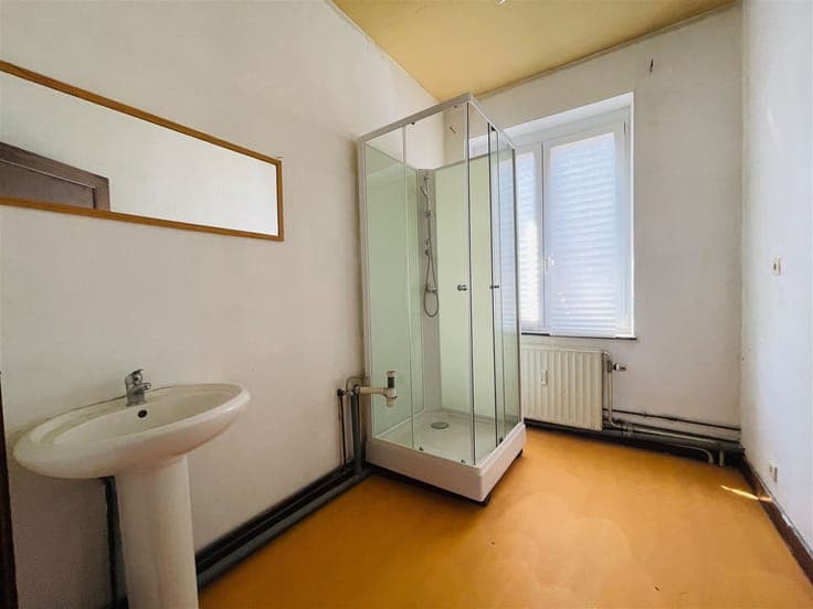 Large 4-bedroom family home near Médiacité