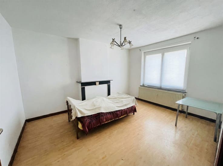 Large 4-bedroom family home near Médiacité