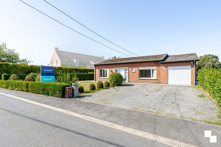 Te renoveren alleenstaande woning in het groen - Roeselare