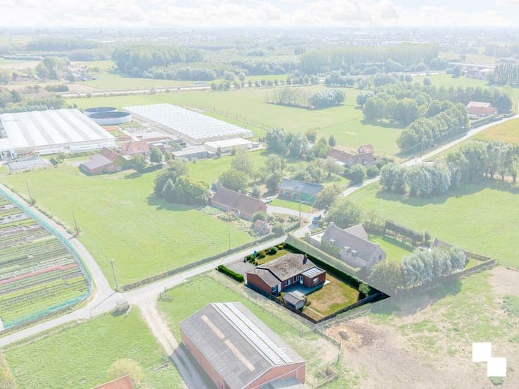Te renoveren alleenstaande woning in het groen - Roeselare