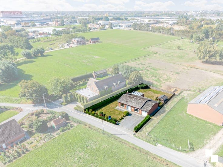 Te renoveren alleenstaande woning in het groen - Roeselare
