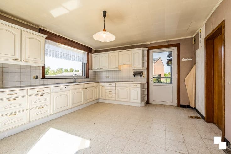 Te renoveren alleenstaande woning in het groen - Roeselare