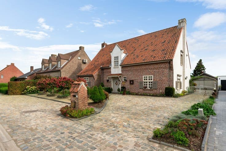 Charmante woning met 4 slaapkamers, grote tuin en dubbele...