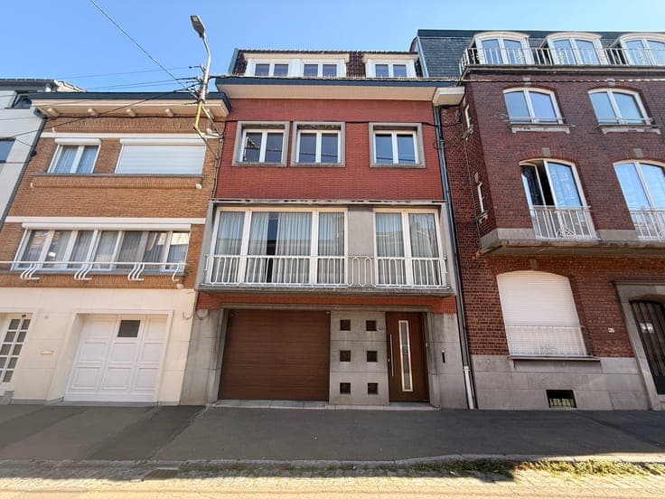 Raised-ground-floor house with garage and garden in Grivegné