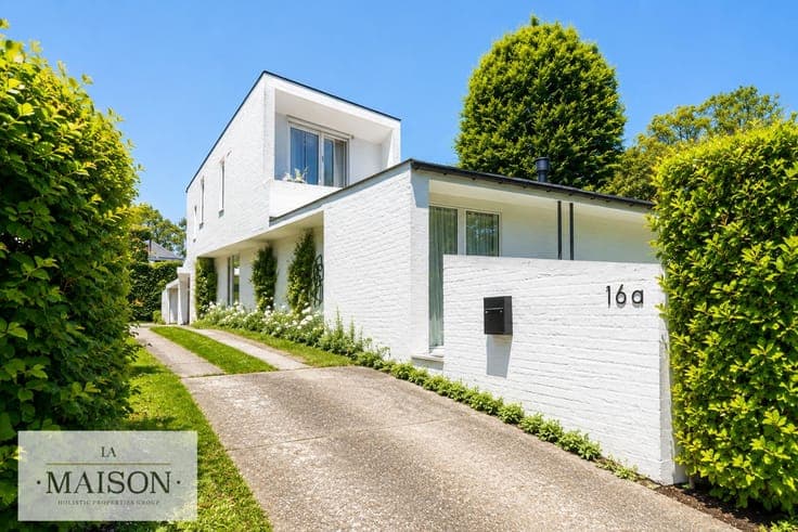 Magnificent Modernist Villa of Distinctive Character