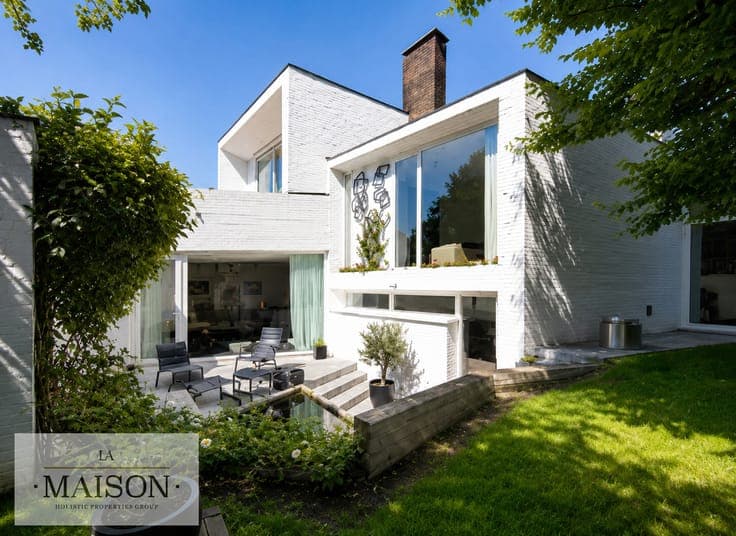 Magnificent Modernist Villa of Distinctive Character