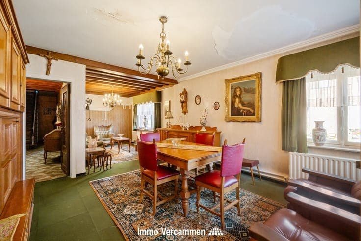 Te renoveren woning met commerciële ruimte in Schriek