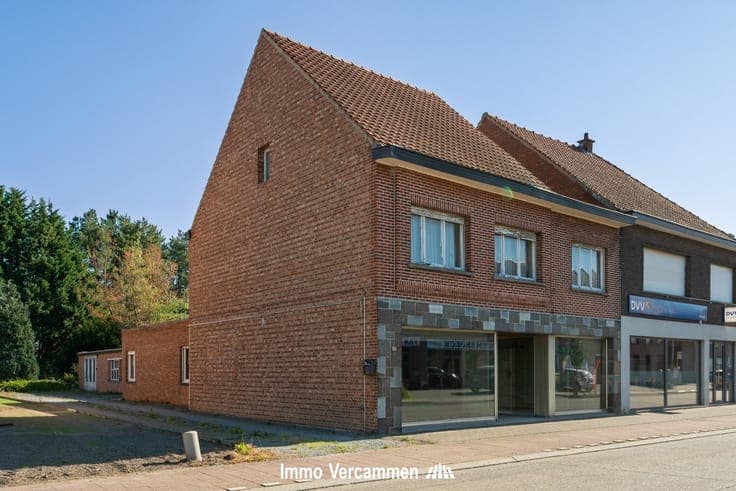Te renoveren woning met commerciële ruimte in Schriek